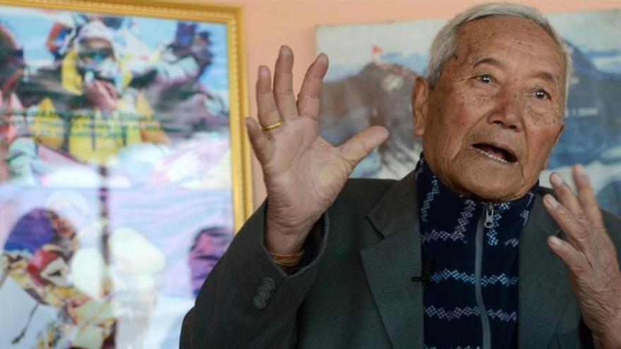Muere un alpinista de 85 años que intentaba coronar el Everest