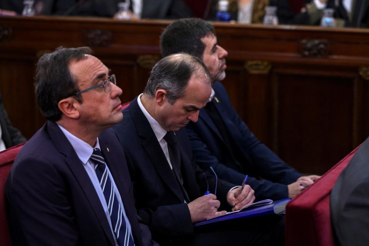 Josep Rull  Jordi Turull i Jordi Sanchez  durant la primera jornada del judici de l 1-O el 12 de febrer del 2019  horitzontal  Pool EFE ACN