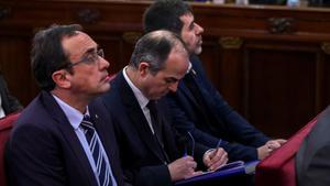 Josep Rull  Jordi Turull i Jordi Sanchez  durant la primera jornada del judici de l 1-O el 12 de febrer del 2019  horitzontal  Pool EFE ACN