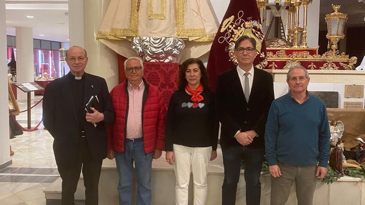 La Junta Mayor de Semana Santa de Orihuela presenta al nazareno ...