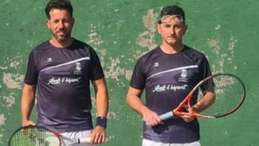 Una pareja de jugadores del Frontennis Miramar