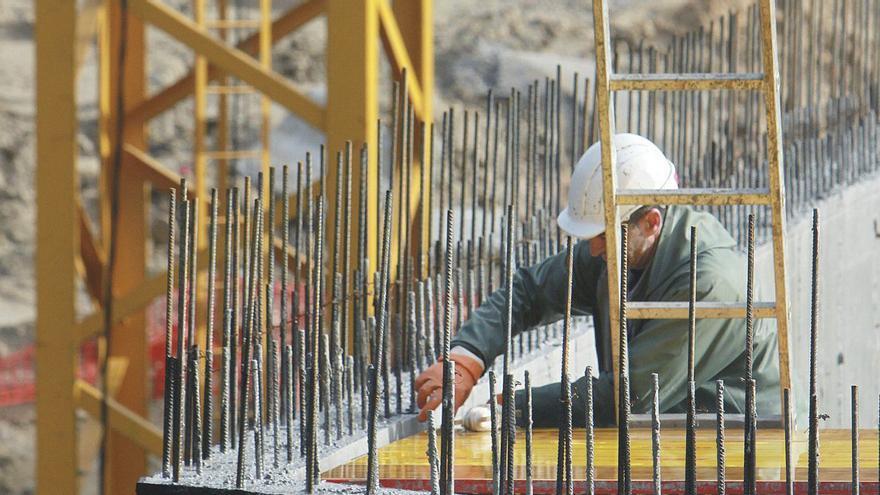 erra el primer trimestre  con 14.194 parados, 7 más cada día