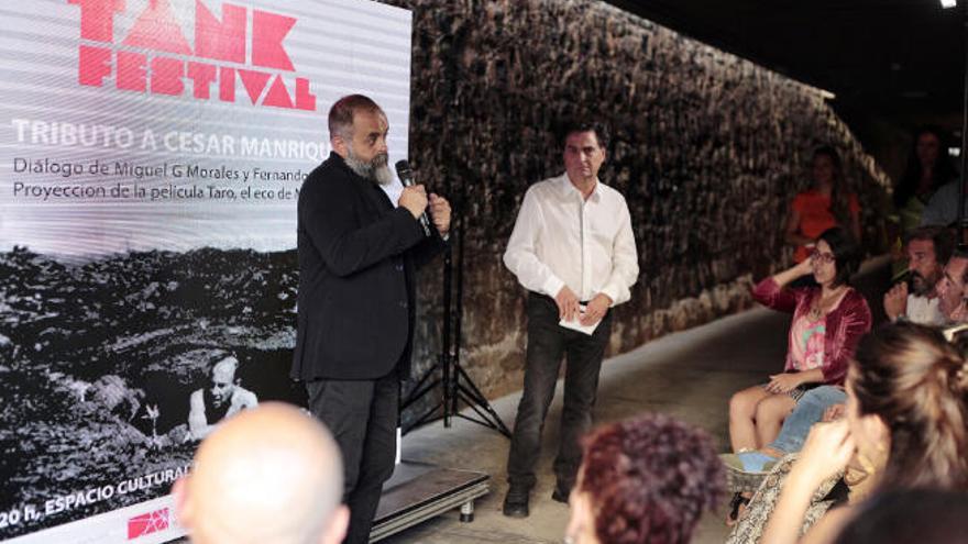 Miguel G. Morales y Fernando Menis en el encuentro de ayer en el Espacio Cultural El Tanque.