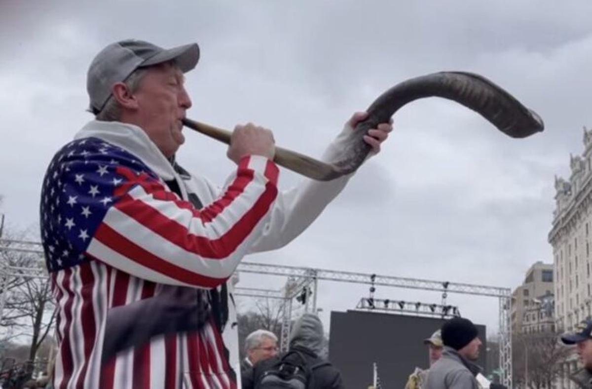 Woods se presentó en Wahington para defender el voto por Donald Trump y se dejó ver en la manifestación