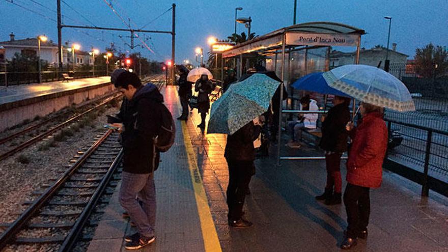 Las intensas lluvias provocan retrasos en los trenes de Mallorca