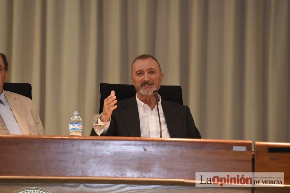 Conferencia de Arturo Pérez Reverte en la UMU