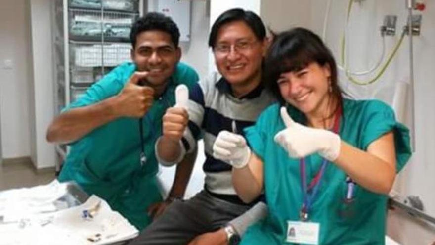 Un médico formado en el Reina Sofía realiza el primer trasplante bipulmonar en Ecuador