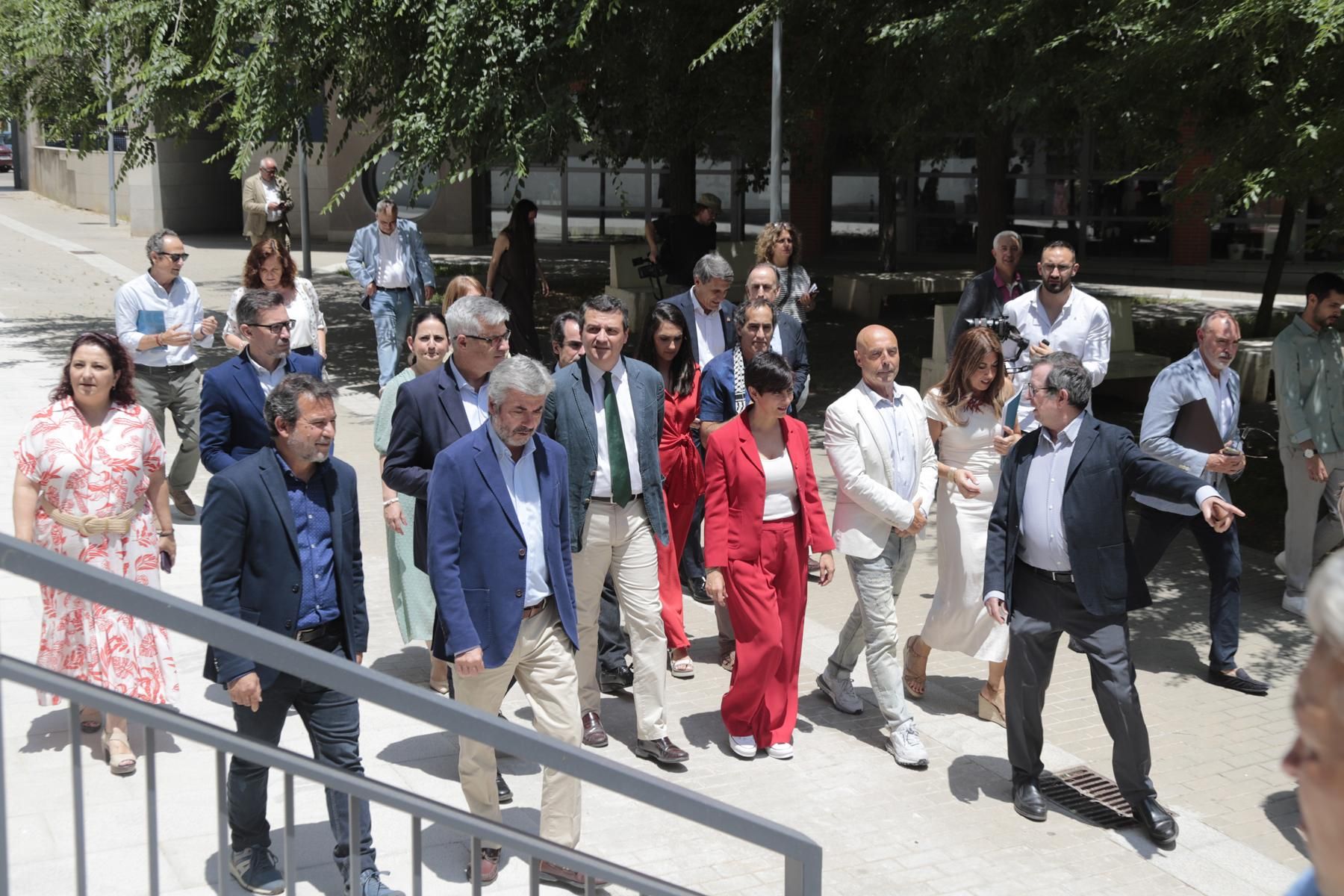 La ministra Isabel Rodríguez visita las viviendas de alquiler de mayores de Sama Naharro