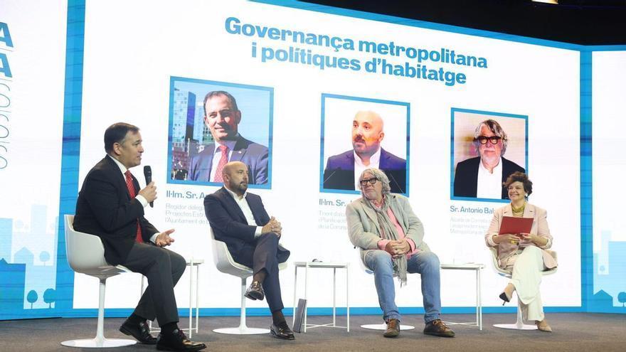 Lage Tuñas defiende en Barcelona la necesidad de coordinación metropolitana de A Coruña