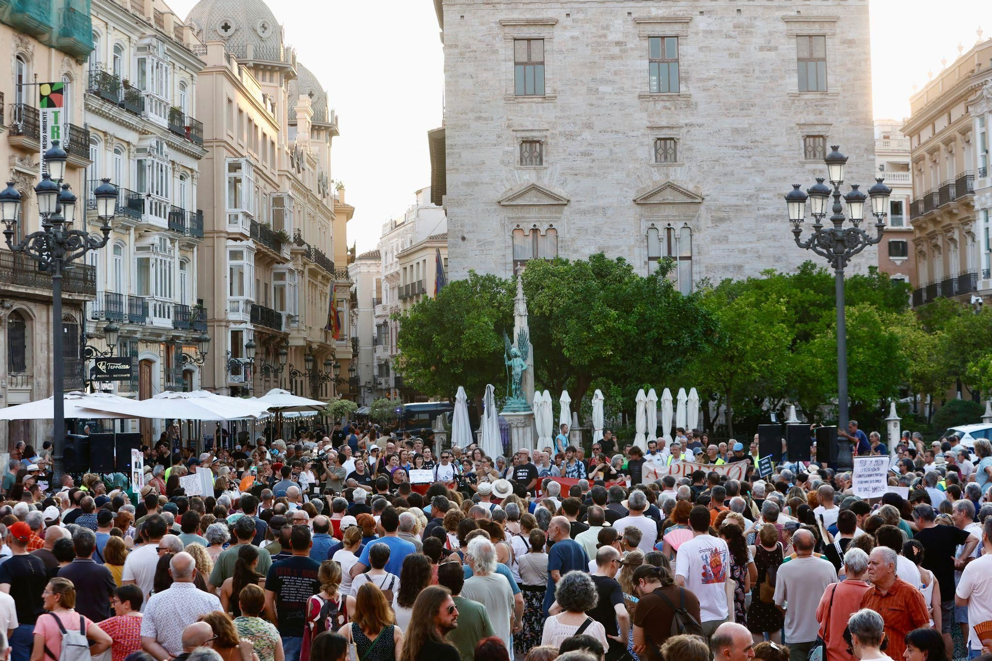 Octava manifestación contra la gestión de Mazón por la dana