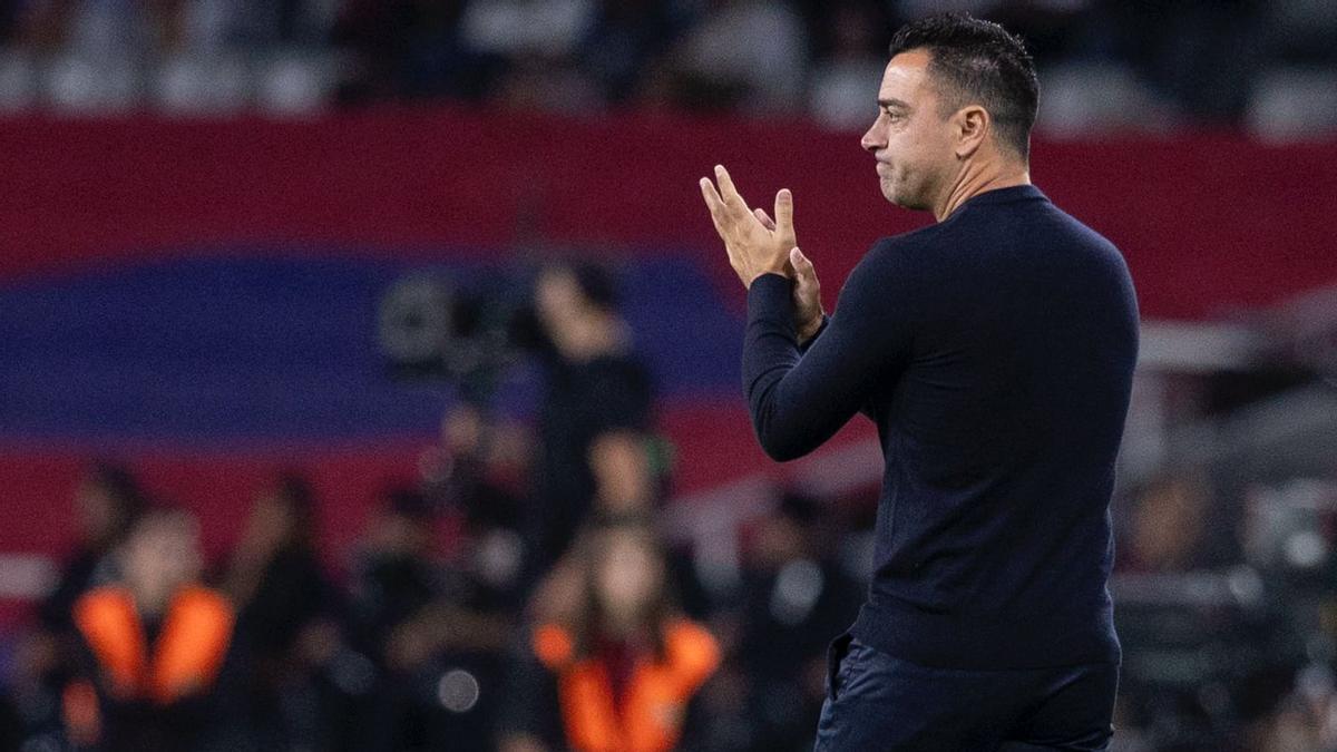 Xavi Hernández, en Montjuïc ante la Real Sociedad
