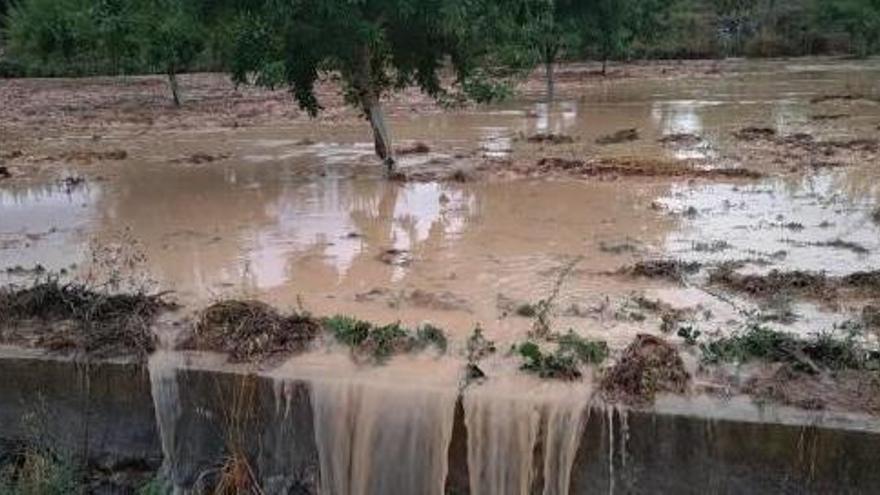 Los campos quedaron inundados en la Font de la Figuera tras la tromba de ayer.