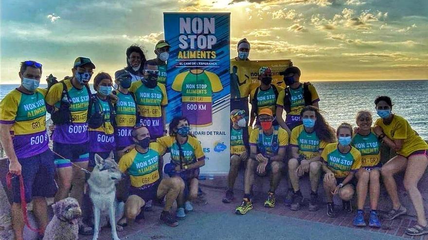 Tretze esportistes surten de Sant Martí d&#039;Empúries per fer una trail solidària de 600 km