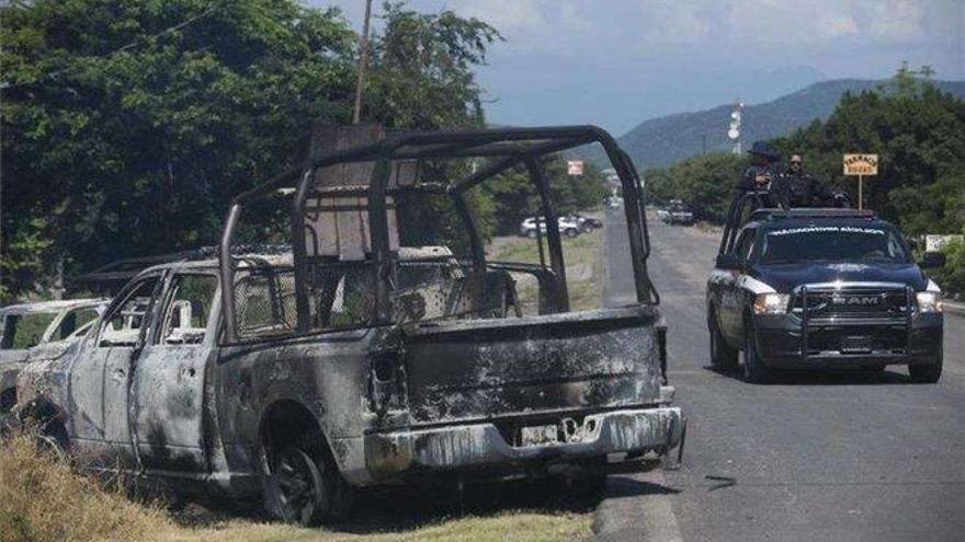 Asesinados 13 policías en una emboscada en México