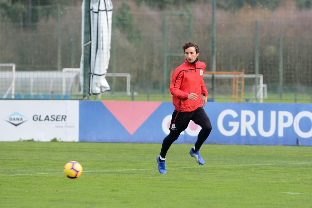 El preparador deportivista, Natxo González, ha facilitado la convocatoria del equipo coruñés tras el entrenamiento de esta mañana.