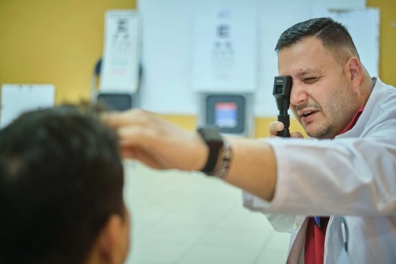 Ópticos 'voluntarios' en Tenerife