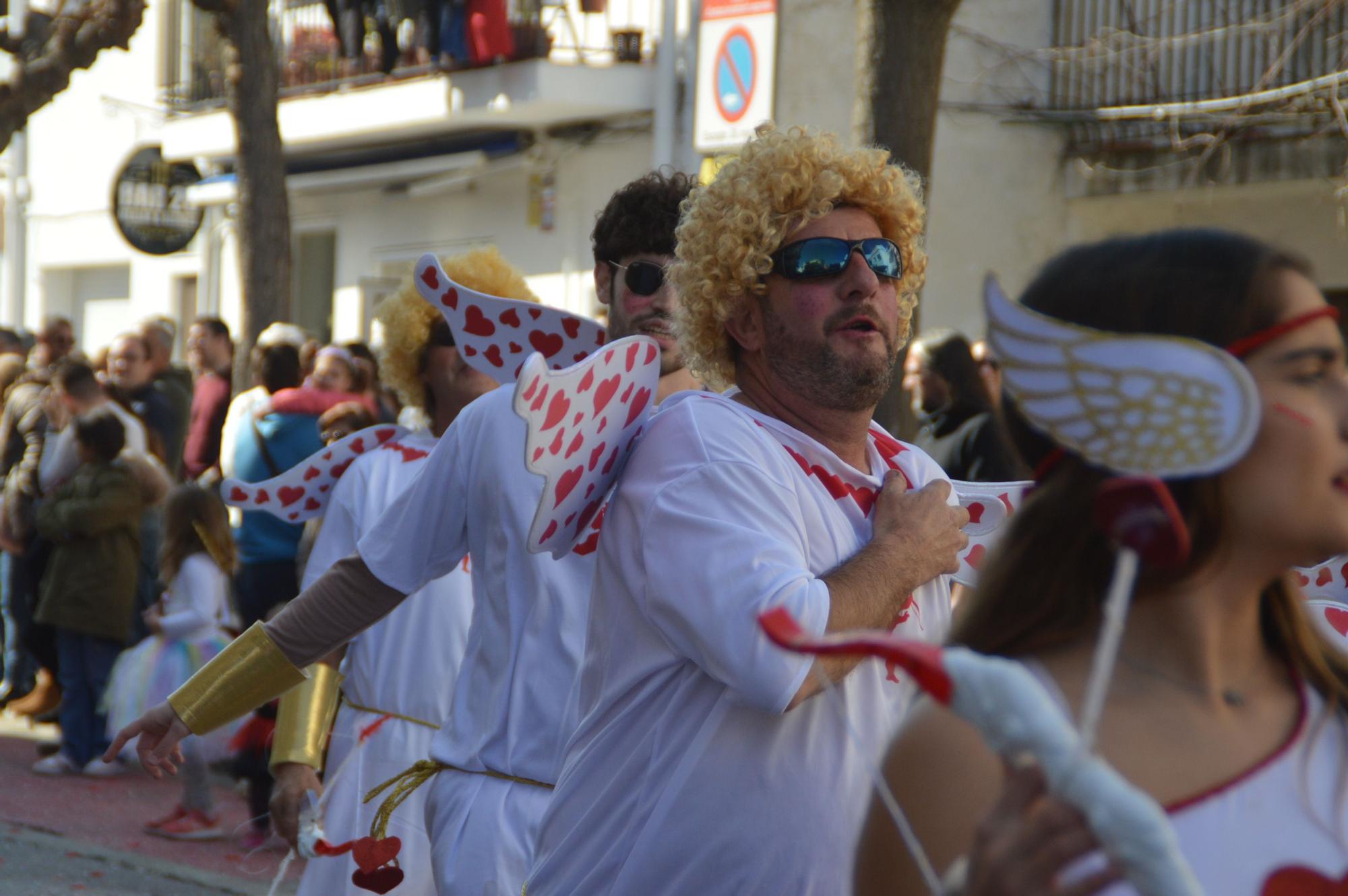 L'Escala vibra amb una rua de carnaval carregada d'imaginació