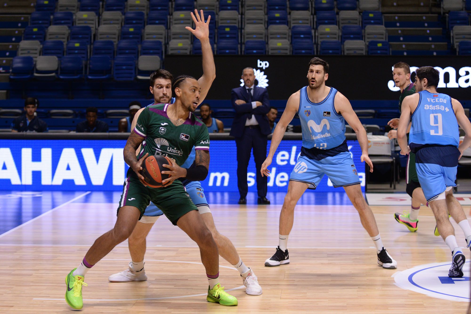 Las imágenes de la victoria del Unicaja sobre el Movistar Estudiantes en el Carpena