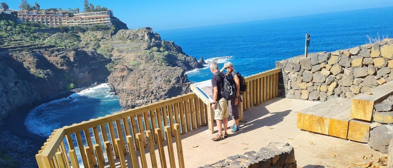 El renovado mirador de la playa de Los Roques, en Los Realejos