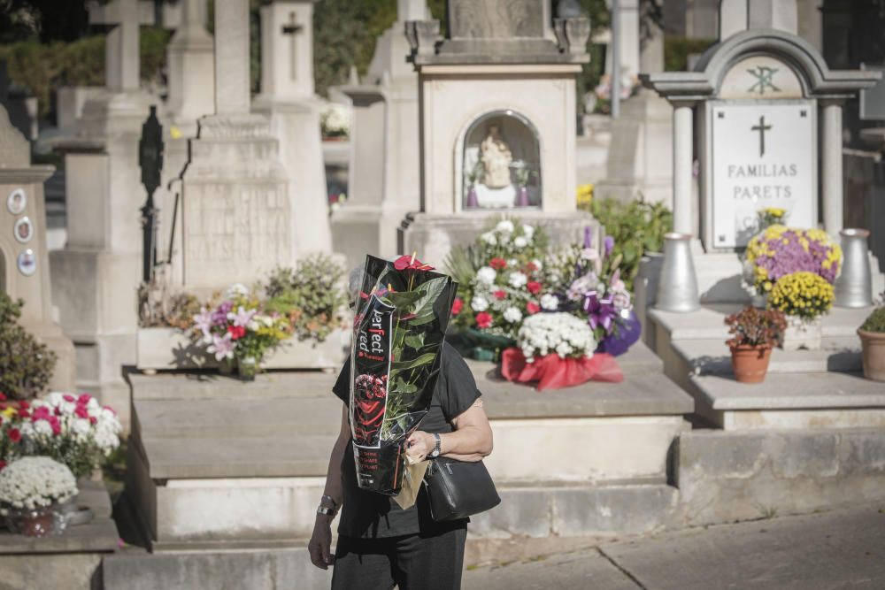 Día de Todos los Santos en el cementerio de Palma