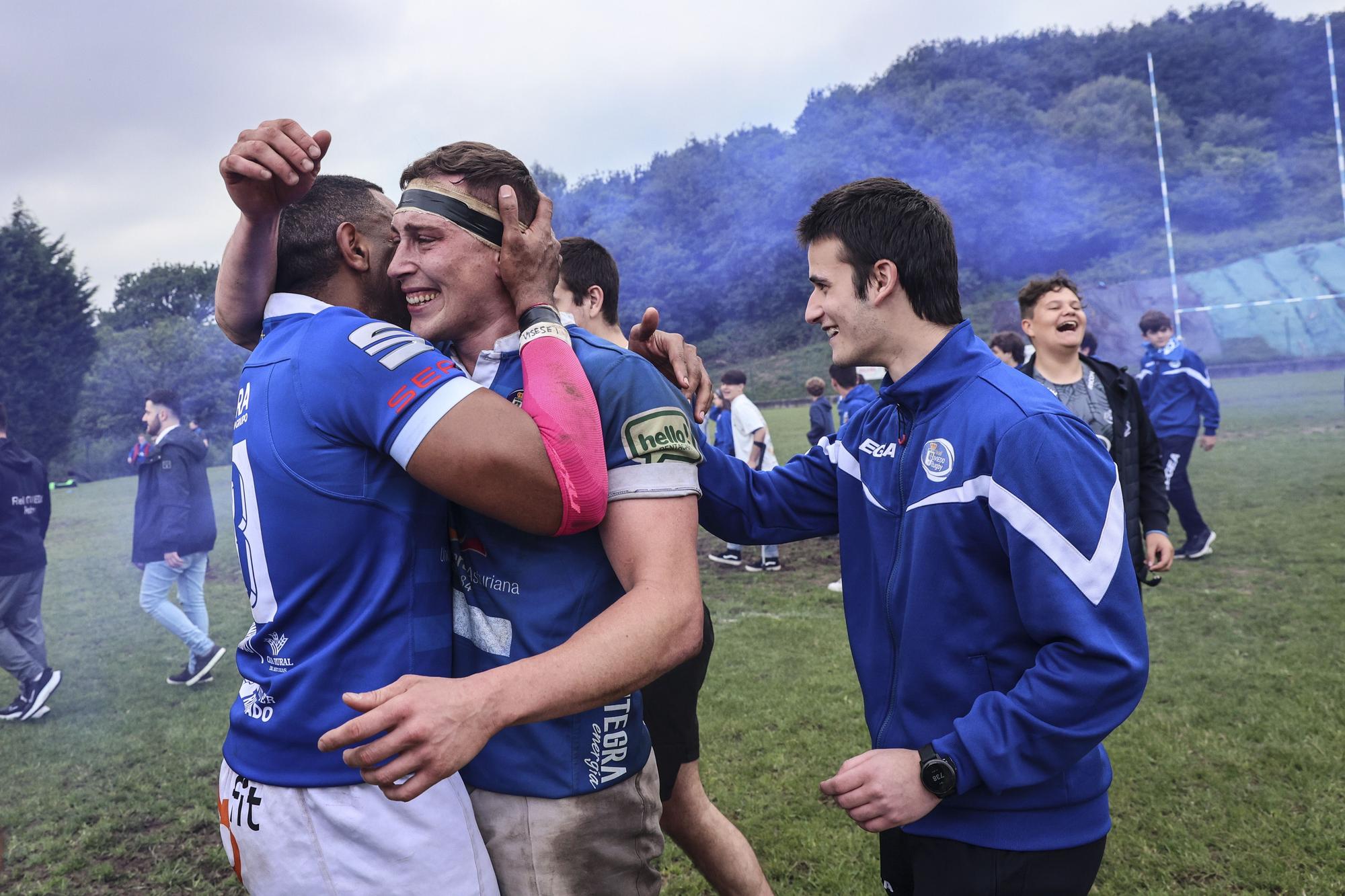 Fiesta del Real Oviedo Rugby tras ascender a División de Honor B