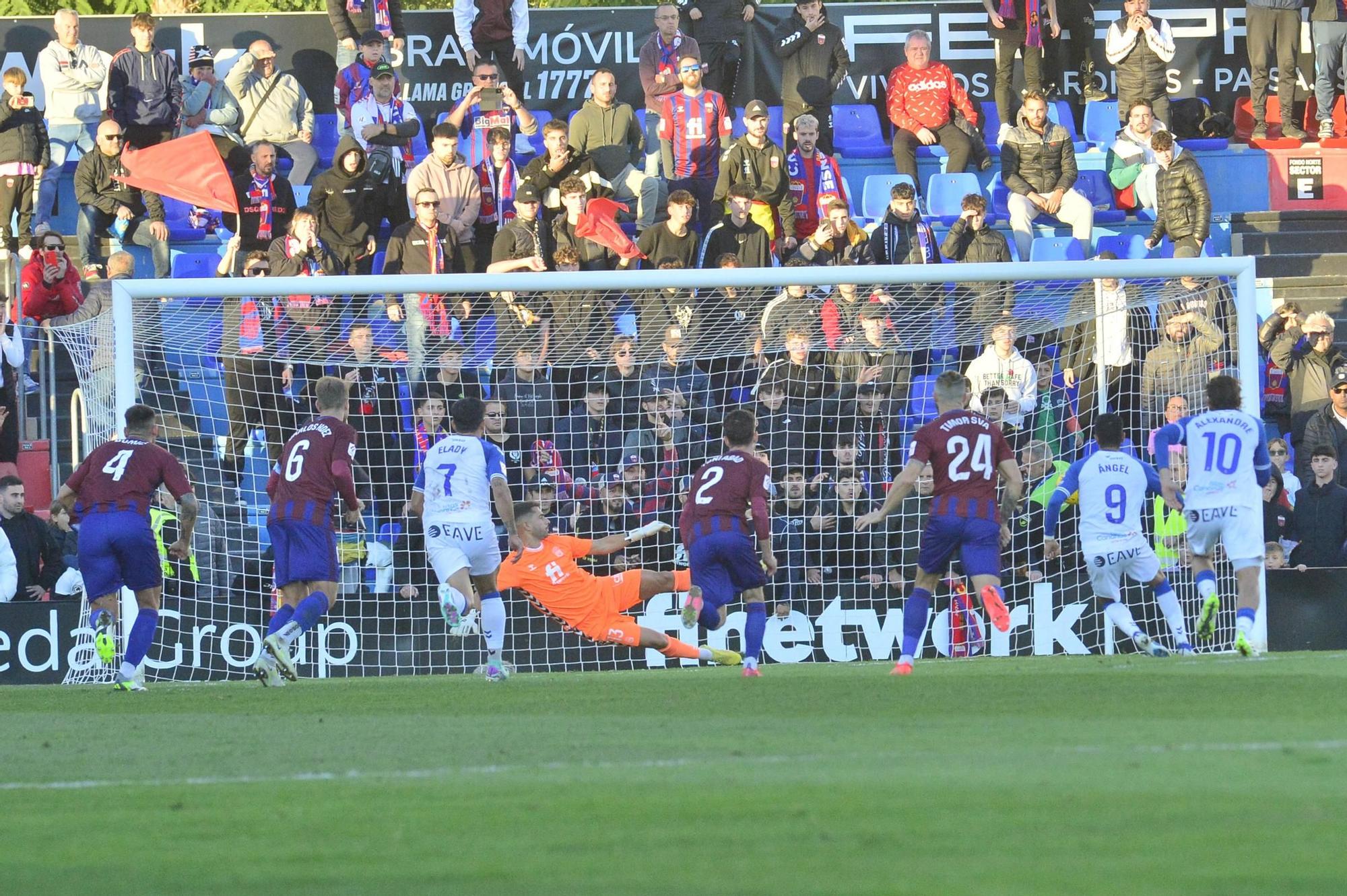 Descalabro en Elda frente al Tenerife (0-3)