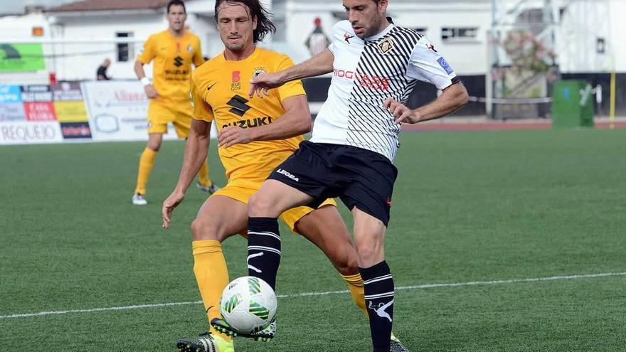 Jaime controla el esférico en el encuentro de Copa del Rey ante el Burgos.