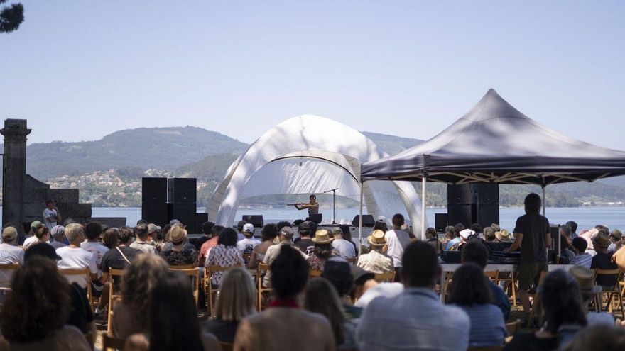 Una imagen de la actuación de la coreana Dasom Baek en el Festival Sinsal, ayer. |  Cris Padín
