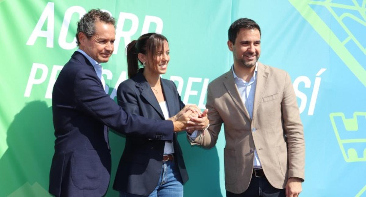 Los concejales de Junts en Sabadell, en una foto de archivo con la alcaldesa Farrés.