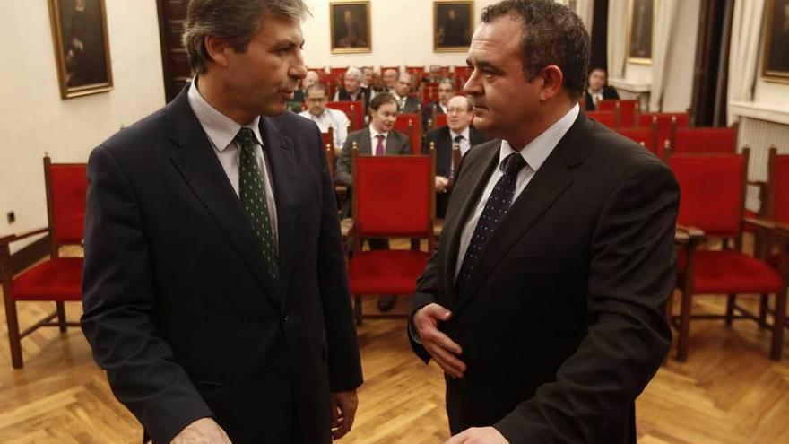 Por la izquierda Jaime Argüelles e Isaac Pola, antes del inicio de la conferencia en el RIDEA.