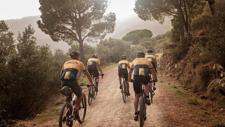 Un grup de ciclistes a la Jonquera.