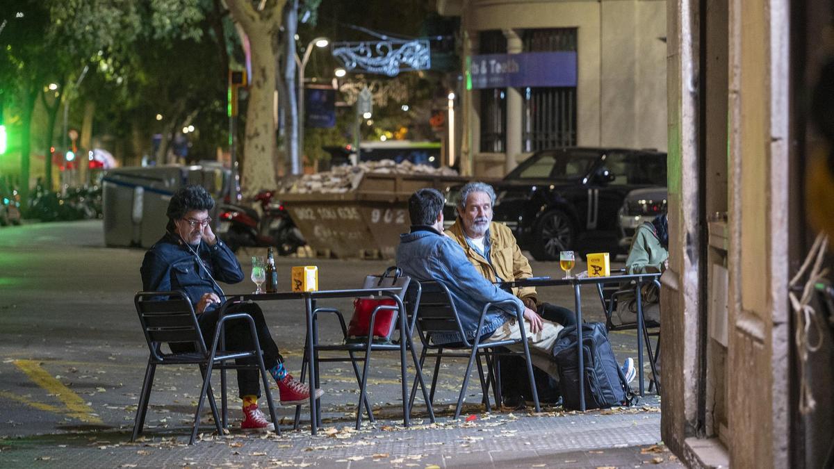 La terraza de un bar en el Eixample de Barcelona