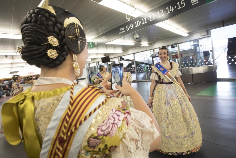 El viaje de la fallera mayor y la corte a Salamanca para el Extra de Fallas de Levante-EMV