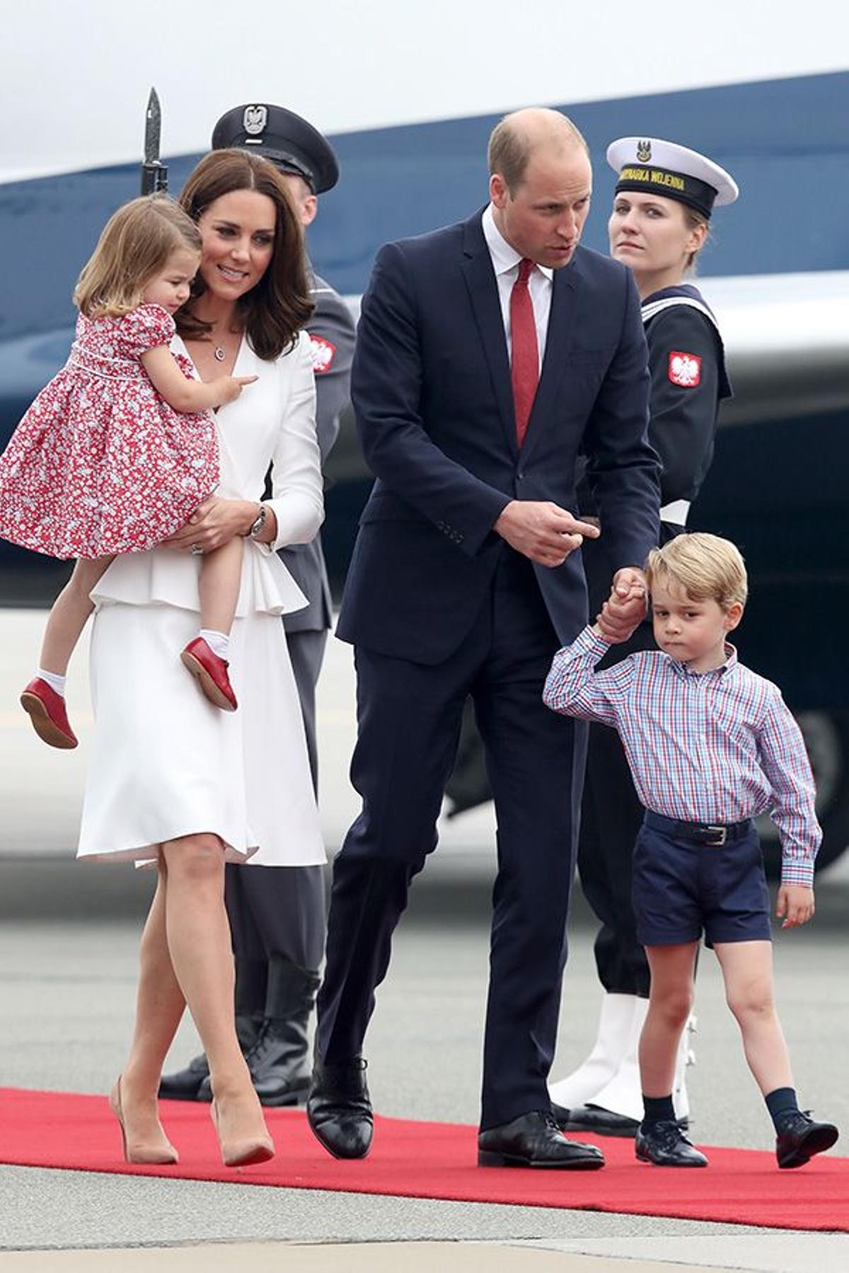 Los Duques de Cambridge con sus hijos, George y Charlotte