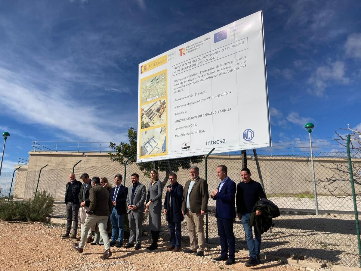 Un momento de la visita a las nuevas instalaciones en Crevillent