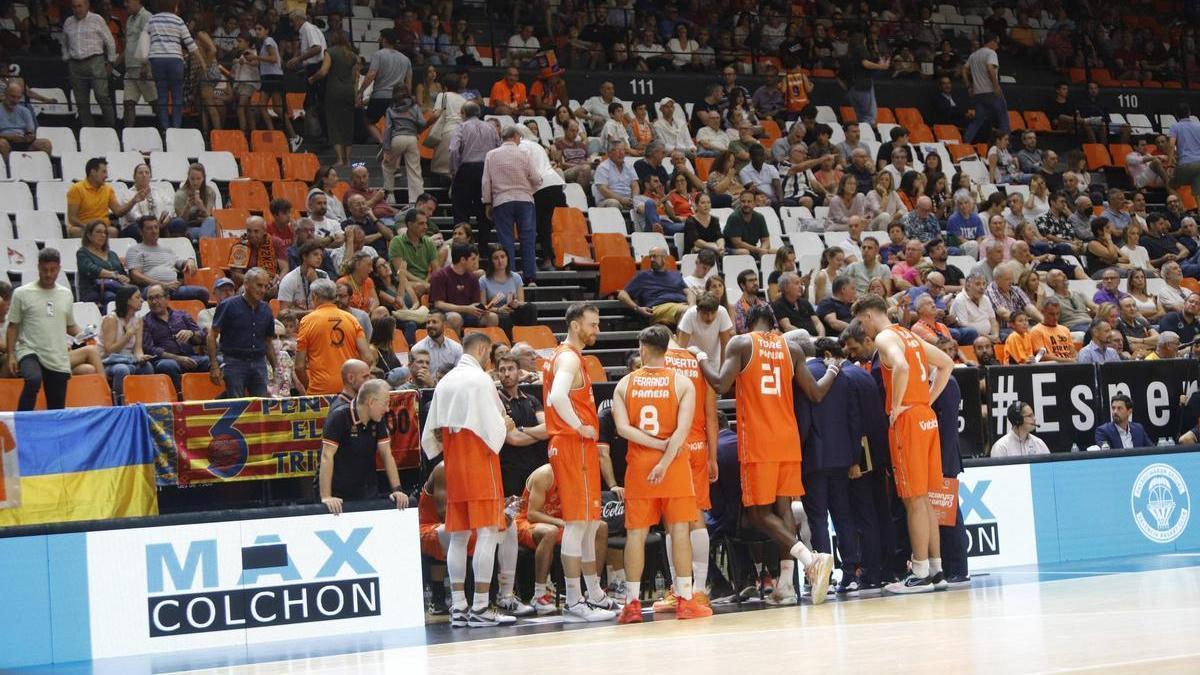 La plantilla del Valencia Basket, en el partido ante el Bàsquet Girona