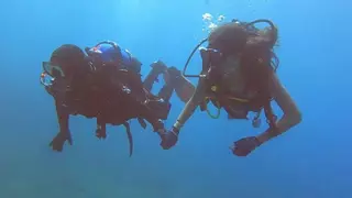 El equipo de baloncesto en silla de ruedas de la UCAM recibe su bautismo de buceo