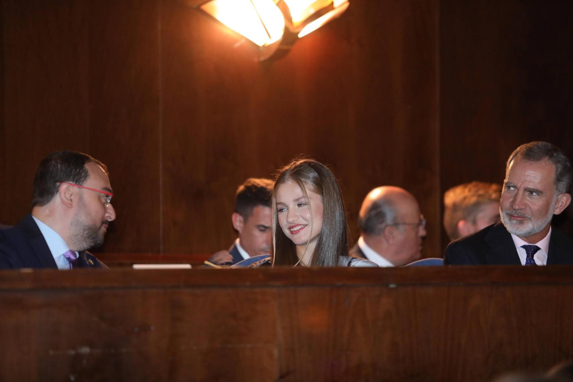 EN IMÁGENES: La Familia Real asiste en Oviedo al concierto de los premios "Princesa de Asturias"