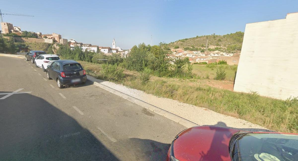 Parcelas municipales donde se construirá el aparcamiento y el área de descanso en Bolbaite.
