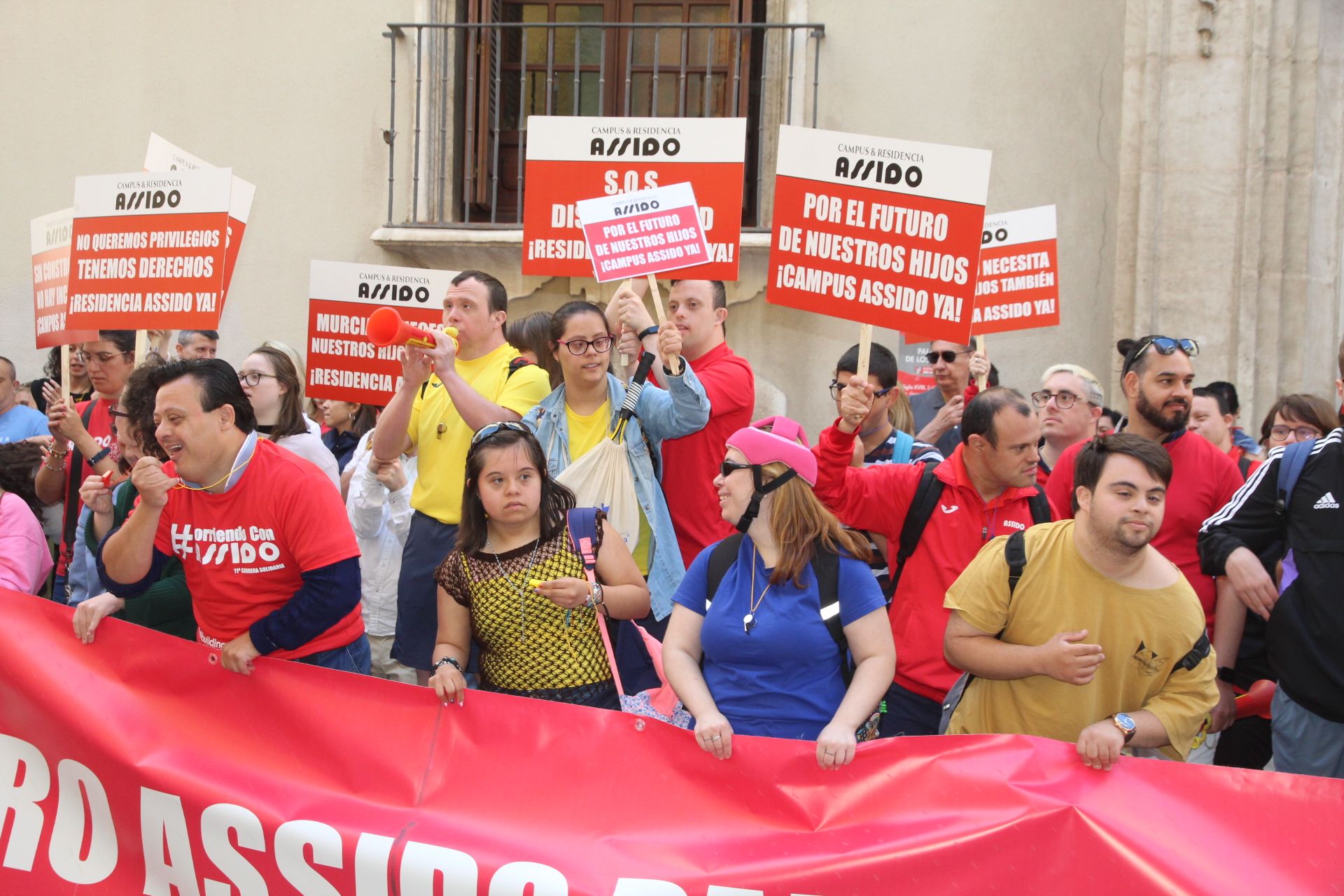 Concentración de Assido en Murcia ante la CHS