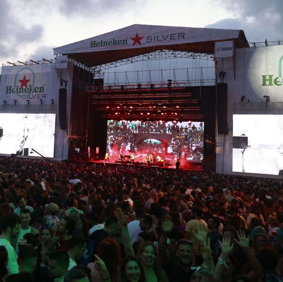 LOVE OF LESBIAN INCENDIAN EL LES ARTS