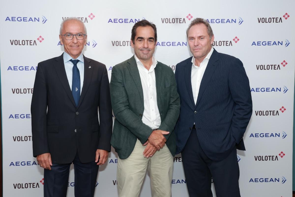 Dimitris Gerogiannis,CEO de Aegean Airlines; Carlos Muñoz, CEO y fundador de Volotea y Eftichios Vassilakis, Presidente de Aegean Airlines.