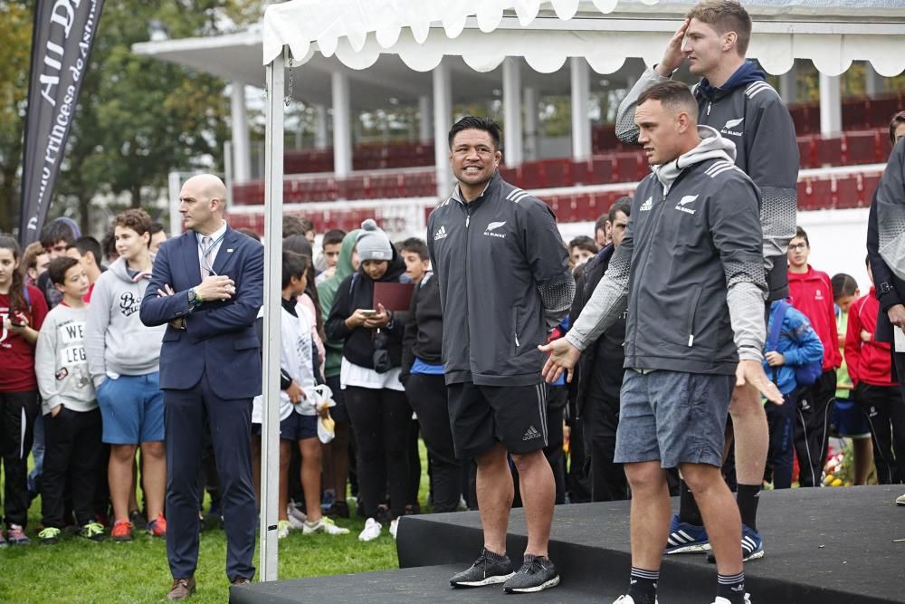 Los All Blacks dirigen un entrenamiento con alumnos en Gijón