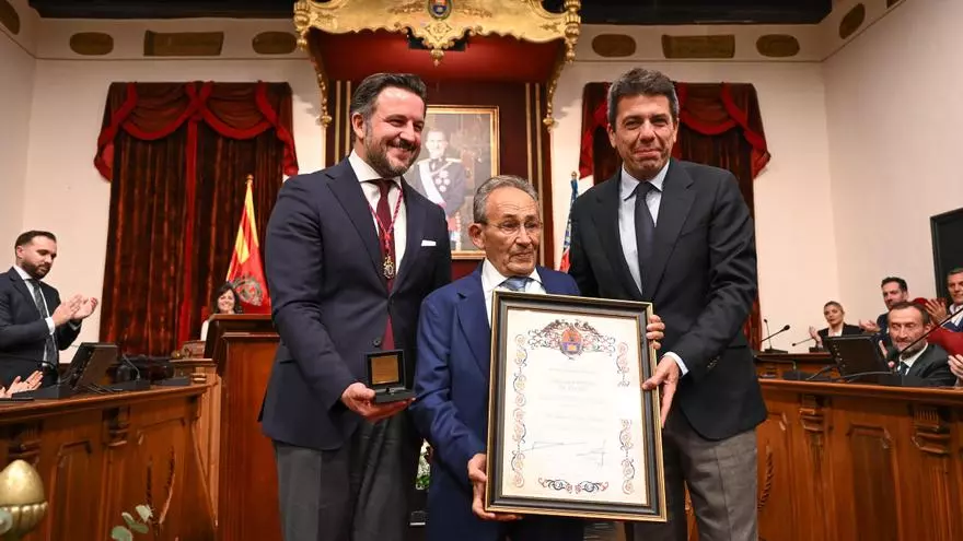 El empresario Juan Perán, fundador de Pikolinos, nombrado Hijo Adoptivo de Elche