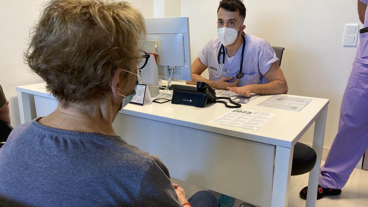 Una paciente en la nueva unidad creada en el Hospital de Gandia.