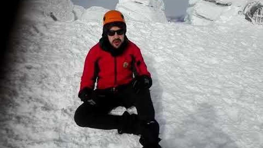 El extremeño Javier García Pajares, primer Erasmus sordociego, hace cumbre en el Toubkal