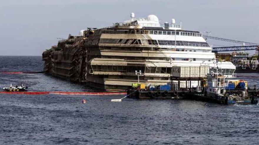 El &#039;Costa Concordia&#039;, rumbo al desguace