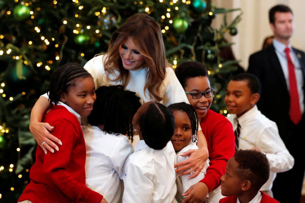 La Casa Blanca també es decora quan arriben les festes de Nadal. La primera dama, Melania Trump, és l''encarregada de mostrar als periodistes les estances decorades.