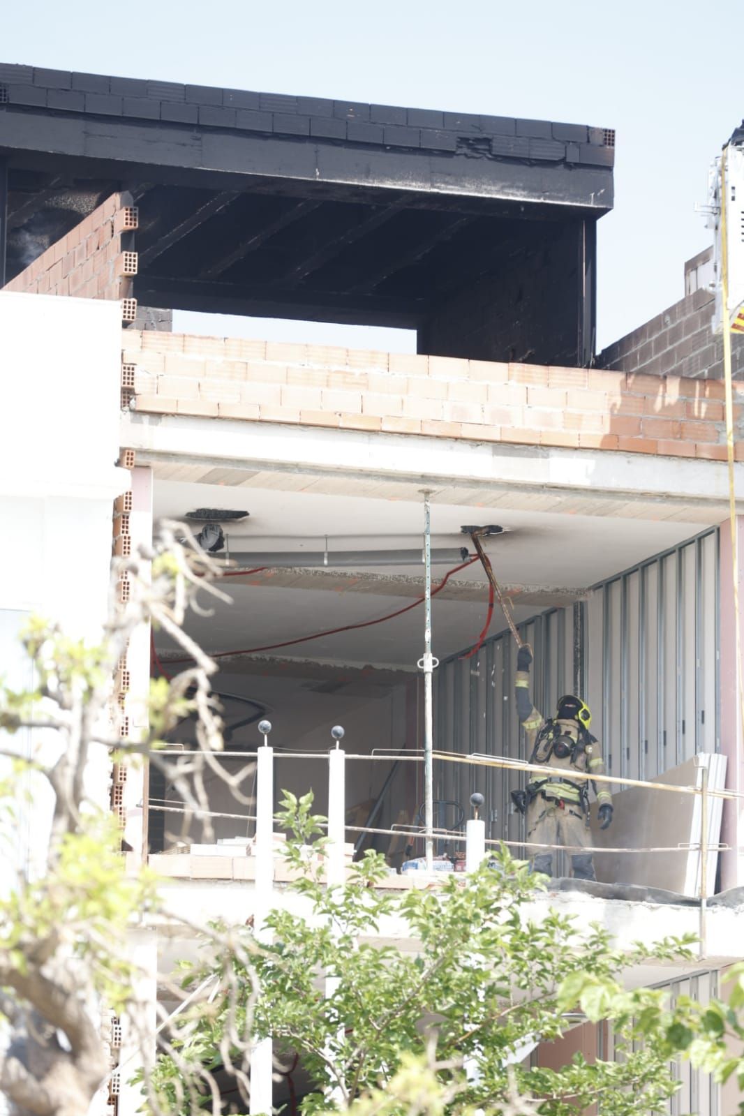 Incendio en un edificio en obras del Paseo Neptuno de València