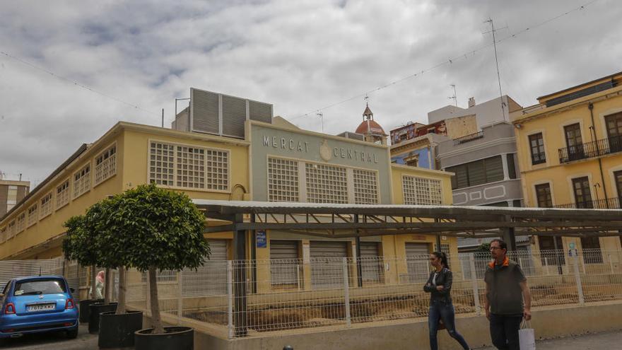 El Mercado Central de Elche y los baños árabes.